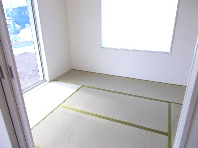 リーブルガーデンＳ第19渋川金井　1号棟の和室|【イメージ画像】1階和室６帖です。客間としてもご利用できる広さです。い草香る和室はくつろぎスペースにも最適ですよ♪