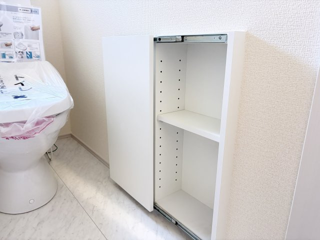リーブルガーデンＳ第19渋川金井　1号棟のトイレ|トイレに嬉しい収納ついてます。