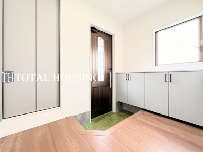 【玄関】 | 府中市住吉町3丁目　中古戸建　全1棟