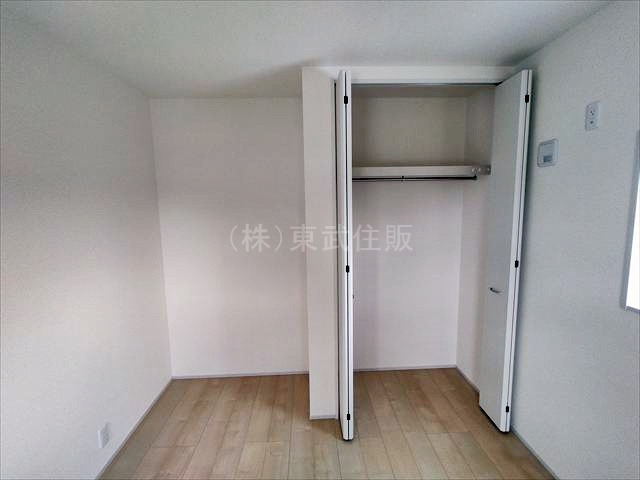 【収納】 | 比企郡吉見町東野第２　全５棟　４号棟 | 2階北東側5.51帖洋室の収納です