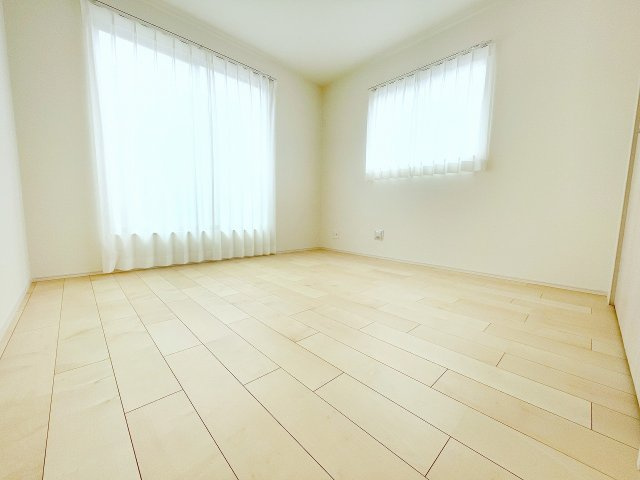 【洋室】 | 富士見市上沢1丁目　新築一戸建住宅　全4棟　(ふじみ野店) | 洋室6.62帖：南向きバルコニーに面した開放感ある洋室。