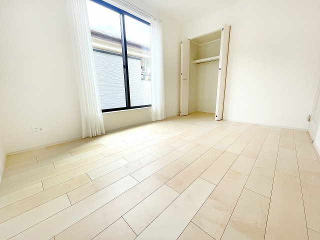 【洋室】 | 富士見市上沢1丁目　新築一戸建住宅　全4棟　(ふじみ野店) | 洋室6帖：南向きバルコニーに面した開放感ある洋室。クローゼットを完備。