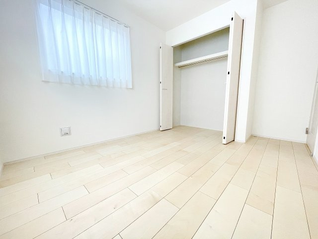 【洋室】 | 富士見市上沢1丁目　新築一戸建住宅　全4棟　(ふじみ野店) | 洋室5.25帖：2面採光の風通しの良い洋室。クローゼットを完備。