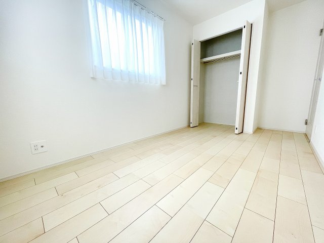 【洋室】 | 富士見市上沢1丁目　新築一戸建住宅　全4棟　(ふじみ野店) | 洋室5.06帖：2面採光の風通しの良い洋室。クローゼットを完備。