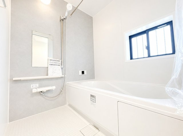 【浴室】 | 富士見市上沢1丁目　新築一戸建住宅　全4棟　(ふじみ野店) | 浴室乾燥機付き、便利なシステムバスを採用。清潔感あるゆったりとした空間が日々の疲れを癒します。