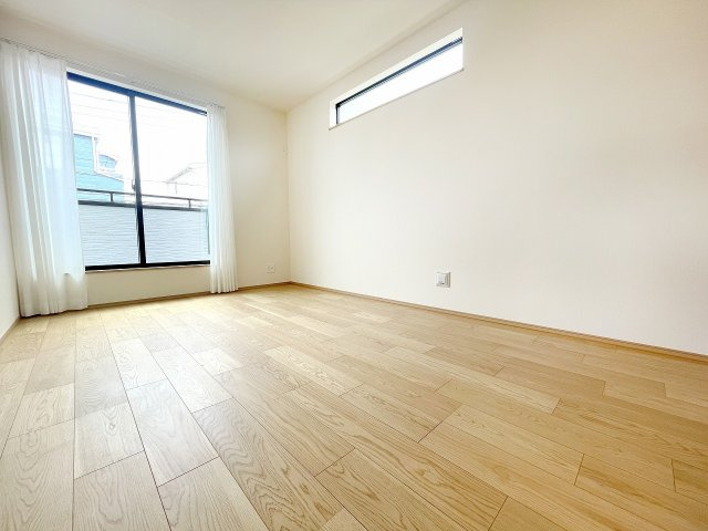 【洋室】 | 富士見市上沢1丁目　新築一戸建住宅　全4棟　(ふじみ野店) | 洋室6.75帖：バルコニーに面した開放感ある洋室。