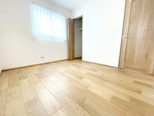 【洋室】 | 富士見市上沢1丁目　新築一戸建住宅　全4棟　(ふじみ野店) | 洋室5.25帖：2面採光の風通しの良い洋室。クローゼットを完備。