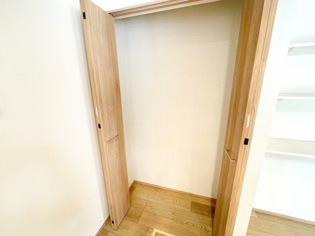 【収納】 | 富士見市上沢1丁目　新築一戸建住宅　全4棟　(ふじみ野店) | 食品やキッチングッズの収納に便利なパントリー。
