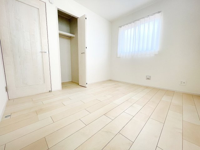 【洋室】 | 富士見市上沢1丁目　新築一戸建住宅　全4棟　(ふじみ野店) | 東側洋室5.25帖：2面採光の風通しの良い洋室。