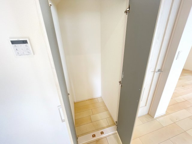 【収納】 | 富士見市上沢1丁目　新築一戸建住宅　全4棟　(ふじみ野店) | 食品やキッチングッズの収納に便利なパントリー。