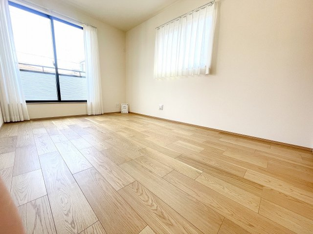 【洋室】 | 富士見市上沢1丁目　新築一戸建住宅　全4棟　(ふじみ野店) | 洋室6.75帖：バルコニーに面した開放感ある洋室。ゆとりある空間です。
