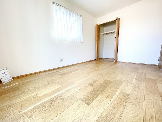 【洋室】 | 富士見市上沢1丁目　新築一戸建住宅　全4棟　(ふじみ野店) | 洋室6.75帖：たっぷり収納できるクローゼットを完備。