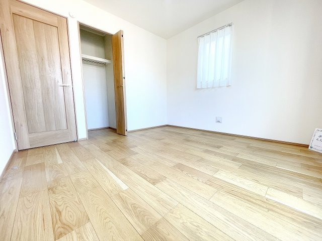 【洋室】 | 富士見市上沢1丁目　新築一戸建住宅　全4棟　(ふじみ野店) | 洋室6.12帖：たっぷり収納できるクローゼットを完備。