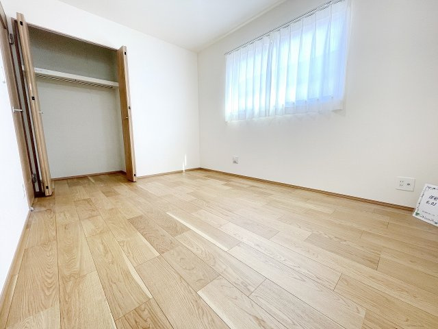 【洋室】 | 富士見市上沢1丁目　新築一戸建住宅　全4棟　(ふじみ野店) | 洋室6帖：たっぷり収納できるクローゼットを完備。
