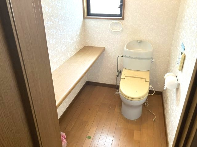 日高町西芝　中古戸建　5LDK+Sのトイレ