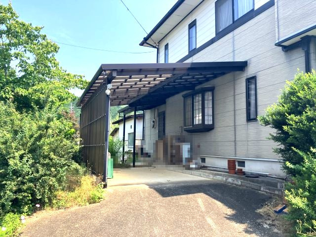 日高町西芝　中古戸建　5LDK+Sの駐車場