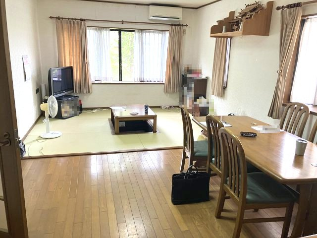 日高町西芝　中古戸建　5LDK+Sの居間・リビング