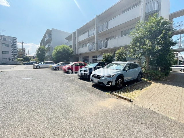 セレーノ大宮Cの駐車場|広々とした駐車場です☆