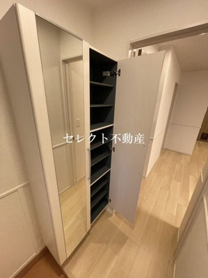 【玄関】 | エム・スマイル | 十分な収納スペースがあります