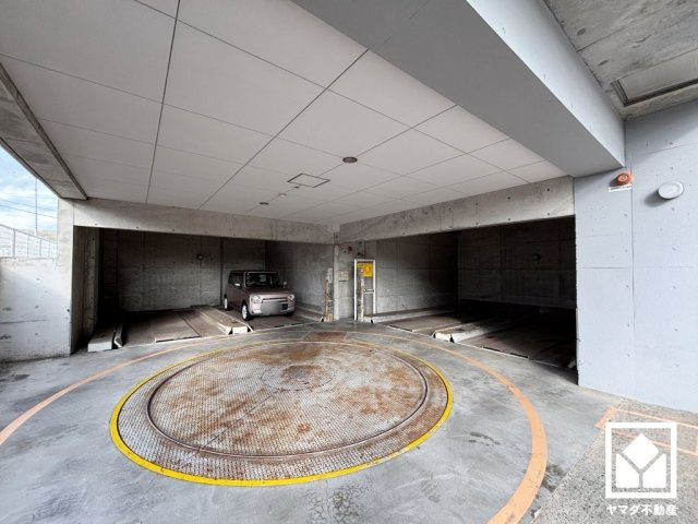 パレ東塚口１の駐車場
