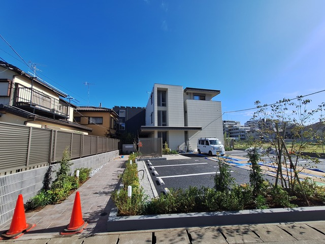 ベルジュ柏旭町の駐車場|★敷地内有料駐車場