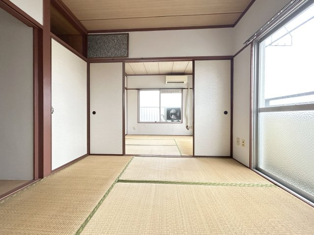 【和室】 | 宝友コーポ | ２つの和室を繋げて広々と。奥行きがあり開放感のある間取り。
