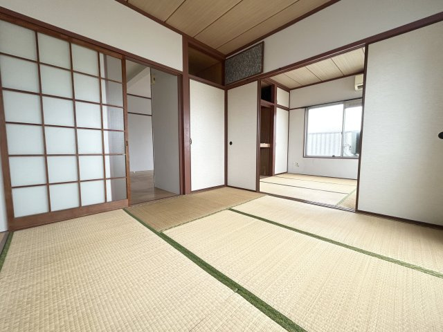 【和室】 | 宝友コーポ | お洒落なDKと落ち着く和室が融合した、居心地の良い住空間。
