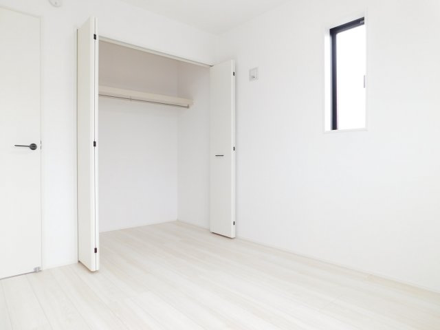 名古屋市港区船頭場１丁目の新築一戸建の洋室|◇洋室◇　　明るい洋室約５．２５帖　全居室収納完備♪