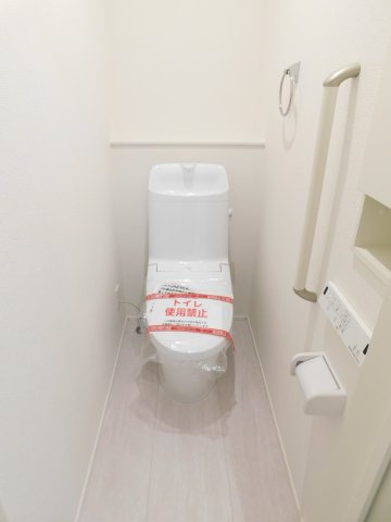 名古屋市港区船頭場１丁目の新築一戸建のトイレ|◇トイレ◇　　１・２階　シャワートイレ　リモコンパネル付き