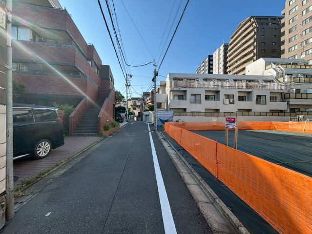 【前面道路含む現地写真】