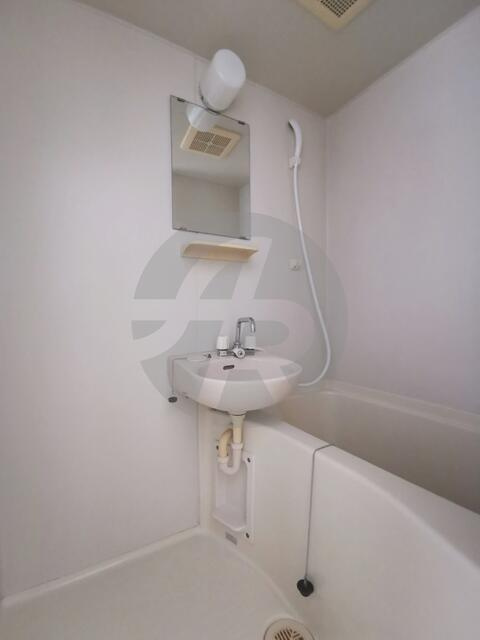 ハイツイーストの浴室|同物件別部屋参考写真