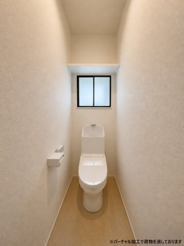 稲穂１条２丁目　戸建のトイレ|収納棚付き、清潔感のあるトイレ