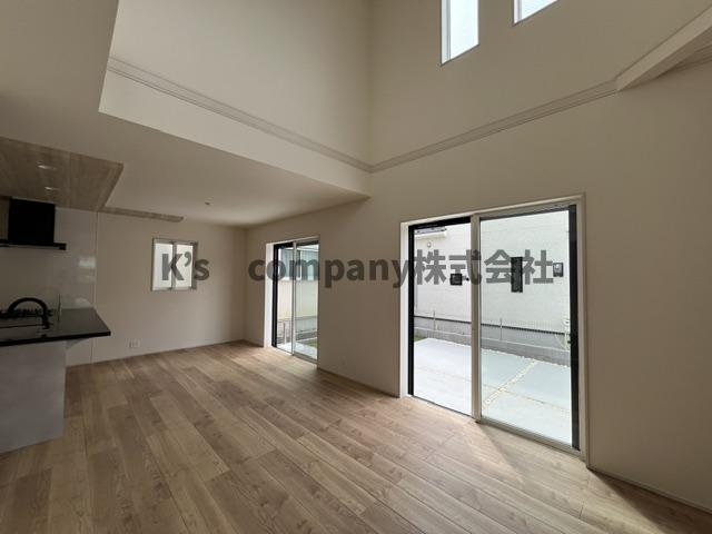 茅ヶ崎市香川4丁目　新築戸建　1号棟の居間・リビング|ご家族が集まるリビングは約17帖あります☆
