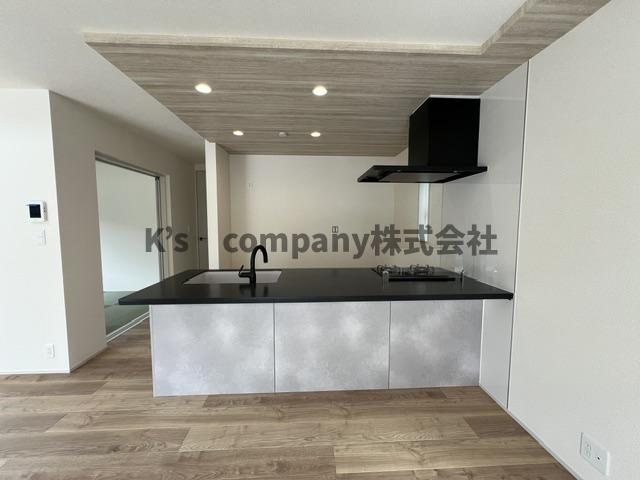 茅ヶ崎市香川4丁目　新築戸建　1号棟のキッチン|全体を見わたせる対面式キッチン♪