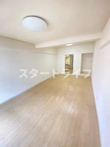 大阪市淀川区西中島６丁目の賃貸マンションの収納