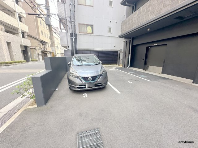 SK RESIDENCES SHINSAIBASHI　仲介手数料無料の駐車場