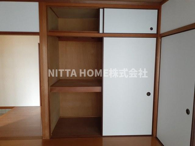 京丹後市峰山町杉谷のアパートの収納|洋室それぞれに収納がついています★