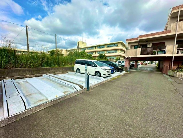 ダイアパレスつづきの丘の駐車場|駐車場への移動負担が少なく快適なカーライフを実現します。
