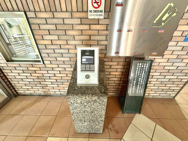 ダイアパレスつづきの丘の玄関|毎日の暮らしを支えるオートロック付きエントランス。