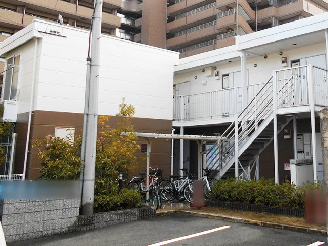 レオパレス上野芝の外観