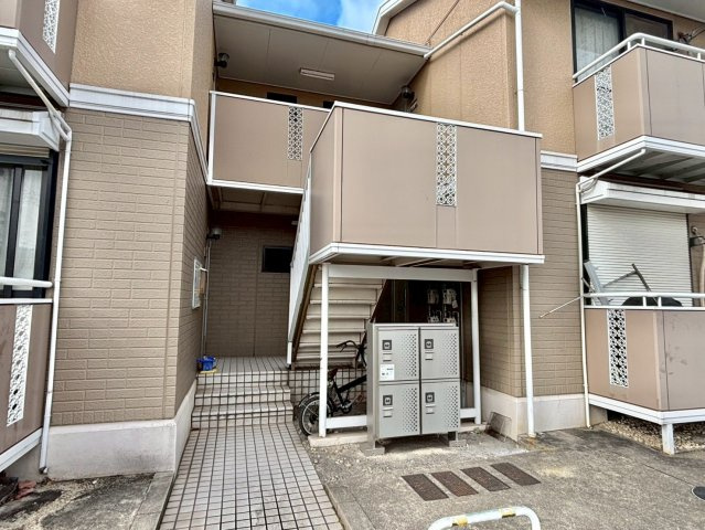 ティファニー21　A棟のエントランス