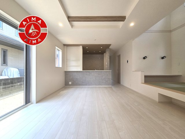 福岡市南区柏原2丁目第1-2棟（2号棟）の居間・リビング|多くの時間を過すことになるリビングだからこそ、いつも穏やかな空間・解放感が味わえ毎日が充実します。