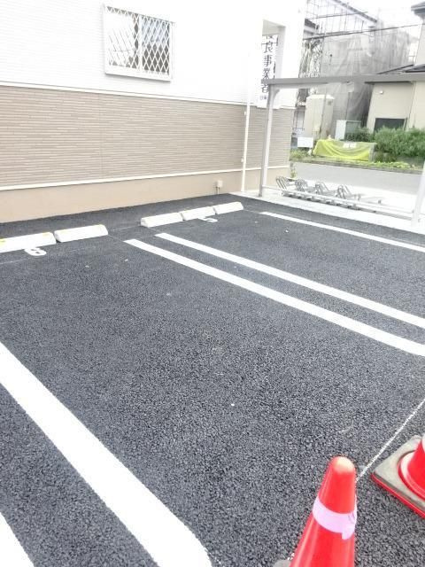 エンシーナの駐車場
