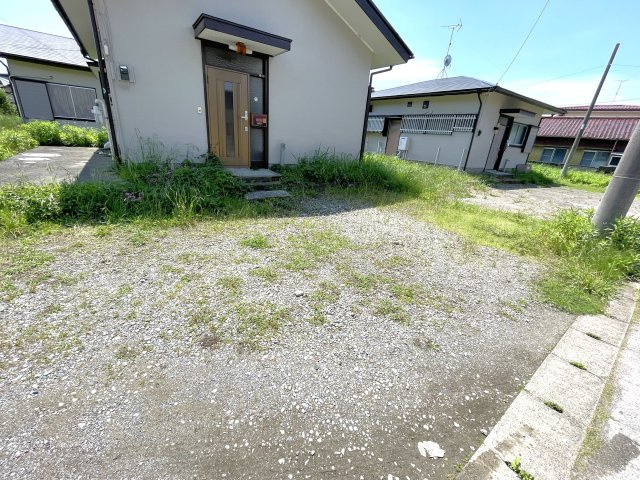 石野貸家の駐車場