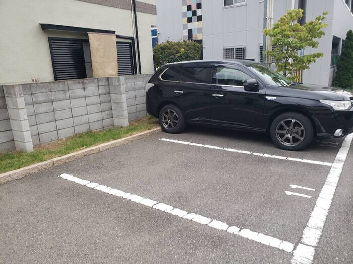 グランメール　タカミの駐車場