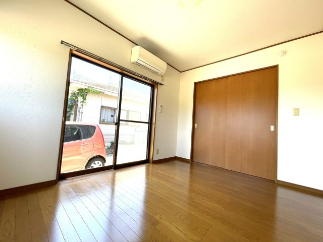 ジェイパーク貸家の洋室