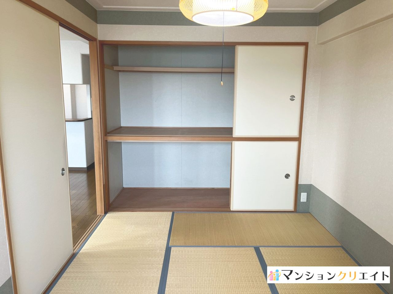 サーパス松本フェニックス通りの和室|和室約7.5帖にある押入には収納が沢山可能