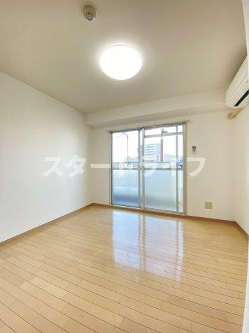 大阪市淀川区木川東１丁目の賃貸マンションの居間・リビング
