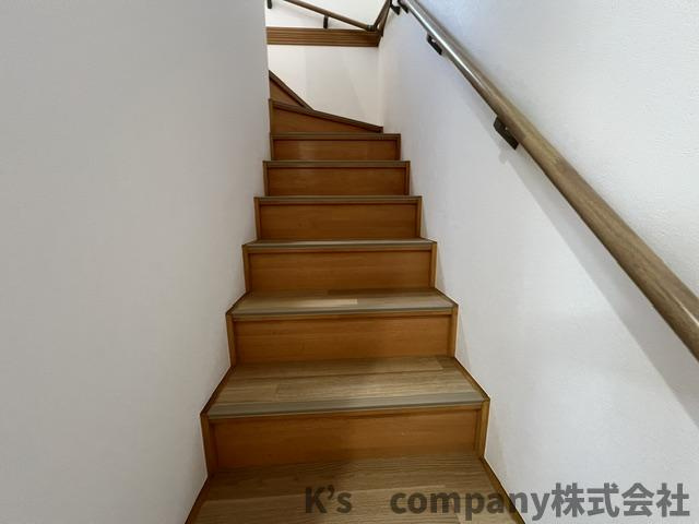 ◎茅ヶ崎市菱沼1丁目　中古戸建の内装|手すり付き階段♪