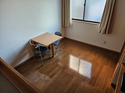 【居間・リビング】 | レオパレスサウスランド | 備品や設備仕様は号室等により異なります現地をご確認下さい。
